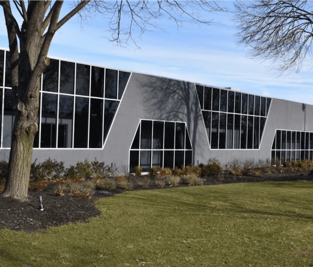 Flexible IT building exterior